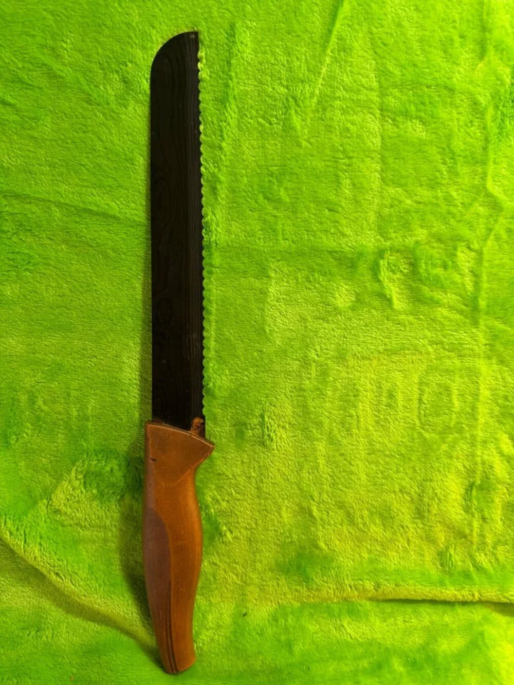 Wanbosi Serrated Bread Knife with Wooden Handle